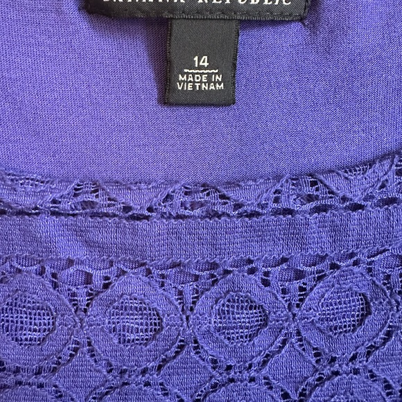 Banana Republic Lace Overlay Top - size 14 - Picture 3 of 7